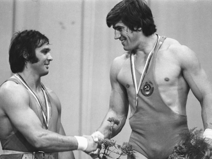Давид Ригерт шесть раз становился чемпионом мира, девять раз — чемпионом Европы и пять раз — чемпионом СССР На фото: Давид Ригерт (справа) с золотой медалью на 57-м чемпионате Европы по тяжелой атлетике, июнь 1978 года