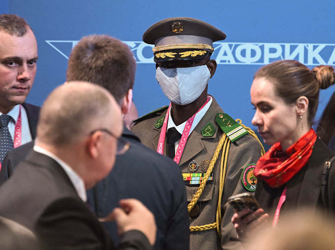 Второй планировали на осень 2022 года в Эфиопии, но в итоге провели летом 2023-го в Санкт-Петербурге: до него добрались делегации полусотни стран, однако лидеров приехало лишь 17