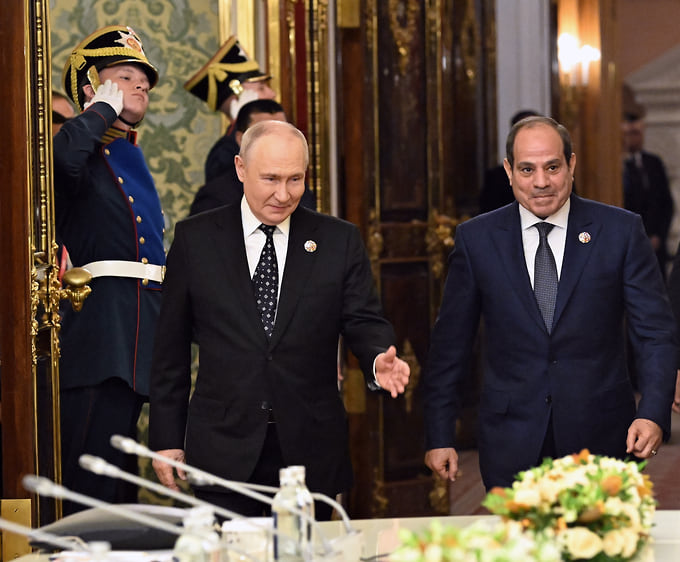 Президент России Владимир Путин и президент Египта Абдель Фаттах ас-Сиси (справа)