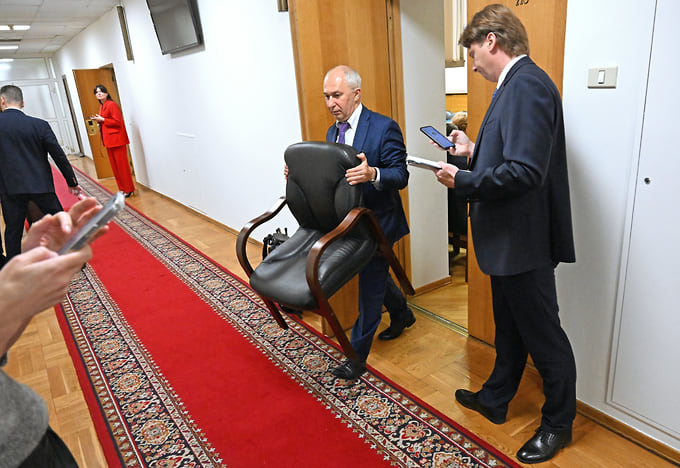 Депутаты перед заседанием комитета Госдумы по бюджету и налогам