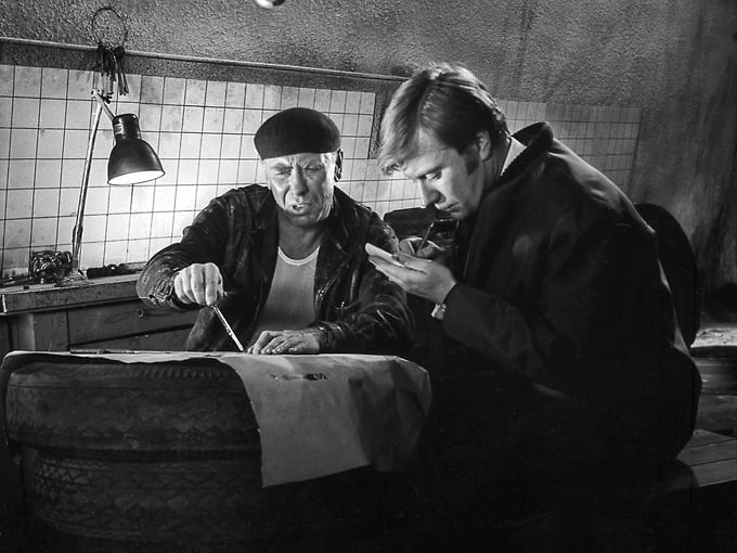 На роль контрабандиста Лелика из комедии «Бриллиантовая рука» (1968), помимо Анатолия Дмитриевича, претендовали также Леонид Сатановский и Михаил Пуговкин. В худсовете не возникло разногласий по поводу кандидатуры Папанова, поскольку он наиболее органично смотрелся в паре с Андреем Мироновым, утвержденным на роль Козодоева