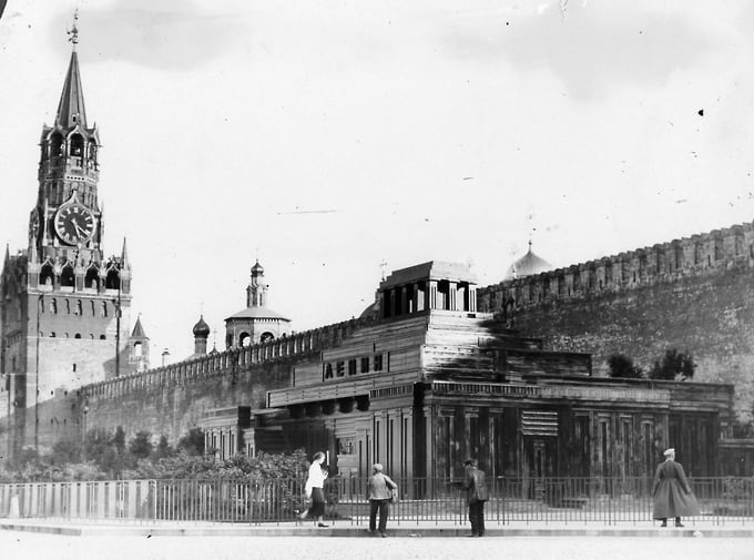 Мавзолей Ленина на Красной площади в 1924 году