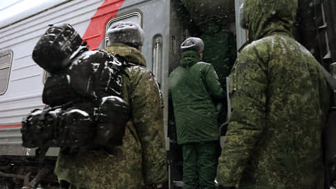 Россияне связывают служение Отечеству прежде всего с армией и защитой страны