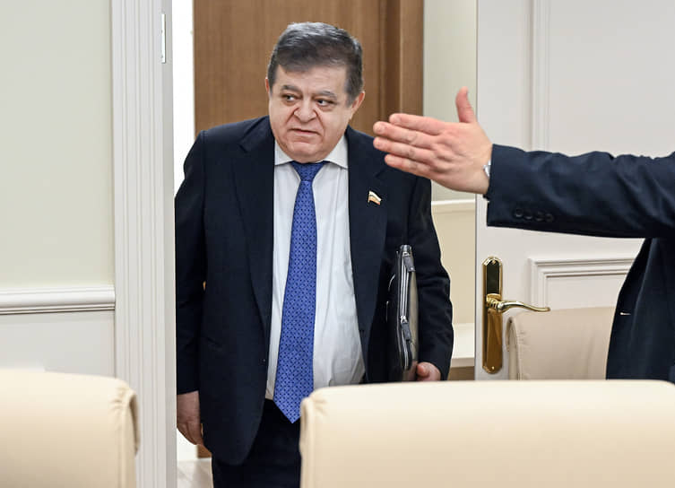 Представитель в Совете федерации от Еврейской автономной области Владимир Джабаров