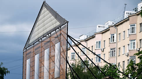 Особнякам перепридумывают охранные грамоты // Госдума передает регионам полномочия по исключению исторических зданий из реестров