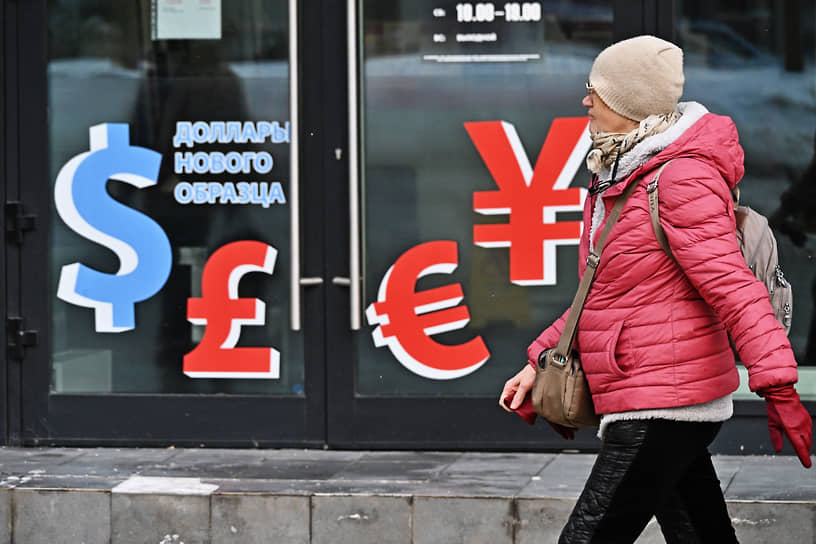 KMO_202285_01060_1_t222_202729 Рубль придавило дефицитом валюты