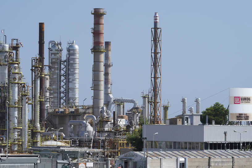 Нефтеперерабатывающий завод ЛУКОЙЛ на Сицилии 