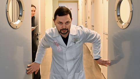 Минздрав проводили по одежке // Российские медики не готовы отказаться от белого халата из-за его символического значения