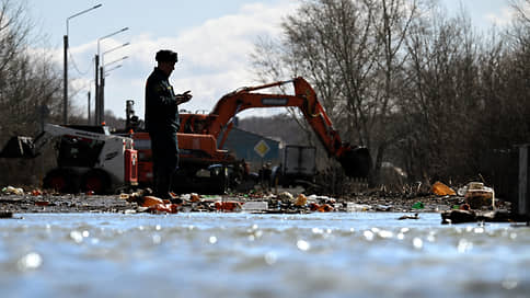 Никто не хотел убирать // Конституционный суд решит, кто должен платить за очистку водоемов от мусора