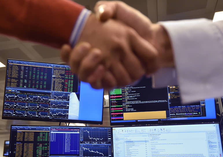 На рынке разместились ожидания