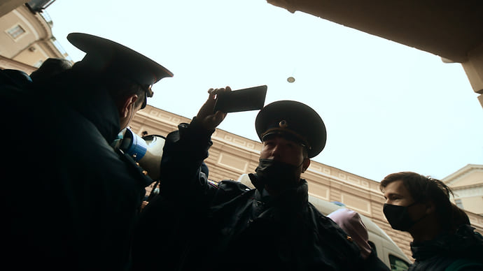 Московской полиции не хватает от трети до половины