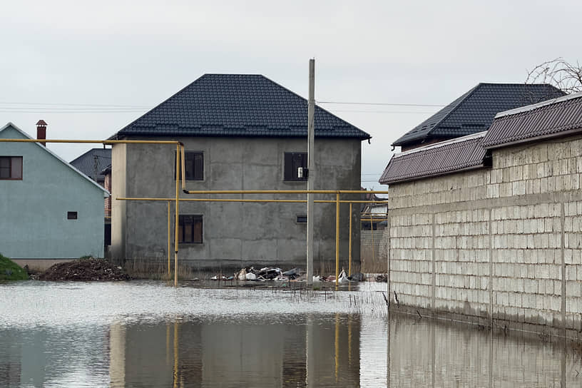 Улицы Махачкалы, затопленные в результате обильных дождей 