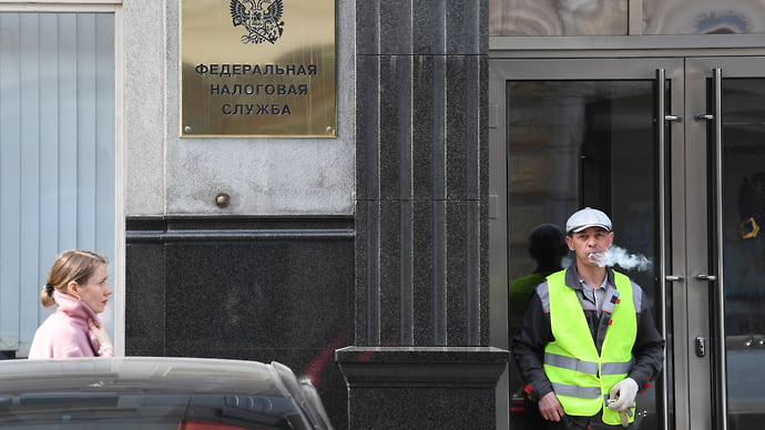 По налоговым обстоятельствам