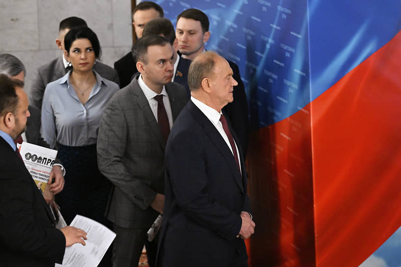 Лидер КПРФ (справа) и первый заместитель комитета Госдумы по безопасности и противодействию коррупции Юрий Афонин (в центре)