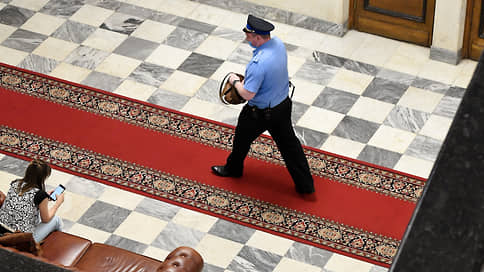 Голосование по-белому // Партии добиваются доступности своих ресурсов при ограничении интернета