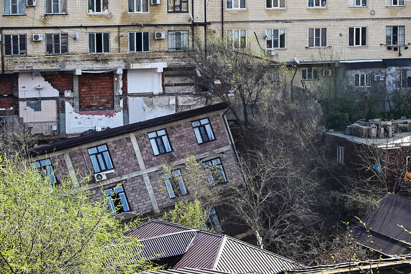 Унесенный потоком дом стал символом не только наводнения, но и строительного бизнеса в Дагестане