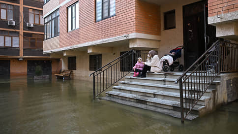 Дагестанская Венеция // Корреспондент Ъ прошелся по затопленным улицам Махачкалы