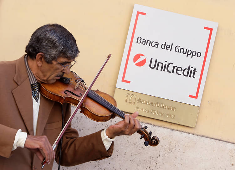 KMO_085445_05569_1_t222_200341 И банк — на сдачу