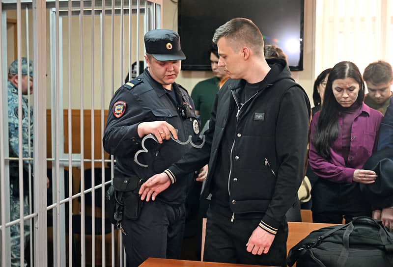 Артем Чекалин по делу о выводе денег из России получил семь лет колонии 