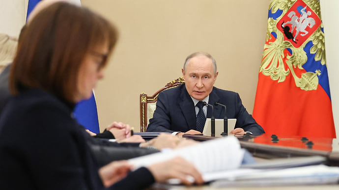 Не растет колосс