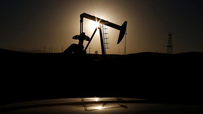 На нефть пролились доллары