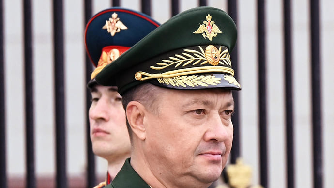 Авиацию снова доверили не летчику