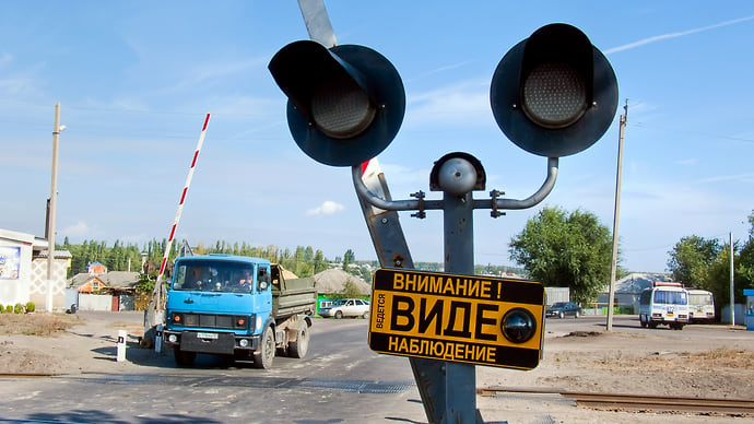 Переездам подкручивают объективы