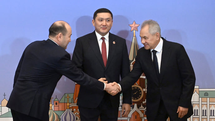 Постой, Пашинян, не стучите колеса…