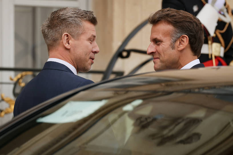 Премьер-министр Венгрии Петер Мадьяр (слева) и президент Франции Эмманюэль Макрон