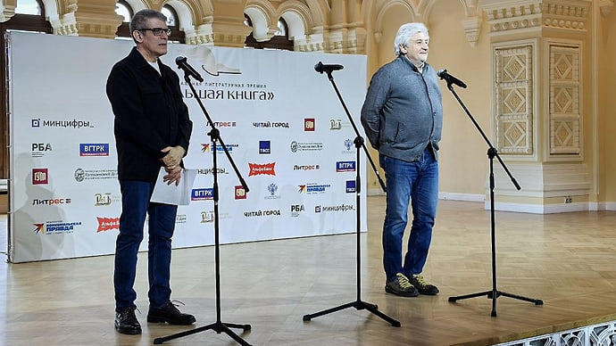 Избранников муз покормили перед продажами