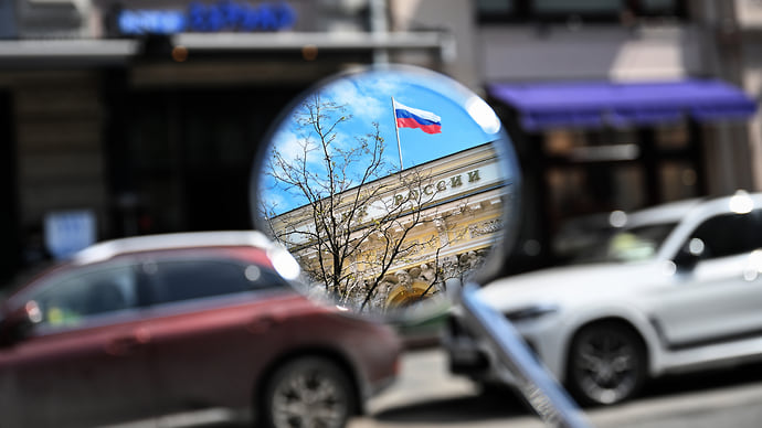 Инвесторы гадают на ставке