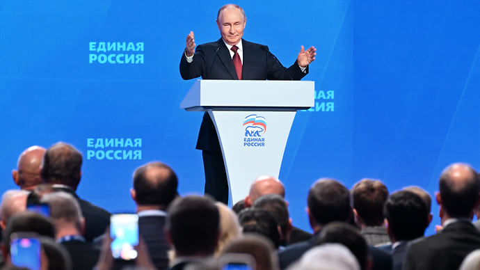 В списки назначились