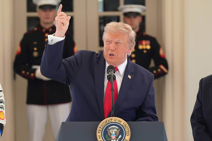 Дональд Трамп заявил, что США становятся «хранителями Ормузского пролива» и за все траты, связанные с обеспечением его безопасности, будут брать с проходящих через него судов 20% от стоимости перевозимых ими грузов