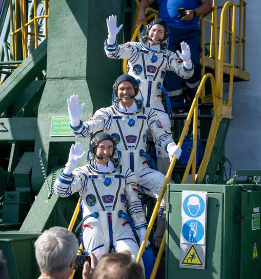 Космонавты Анна Кикина (наверху), Анил Менон (посередине) и Петр Дубров