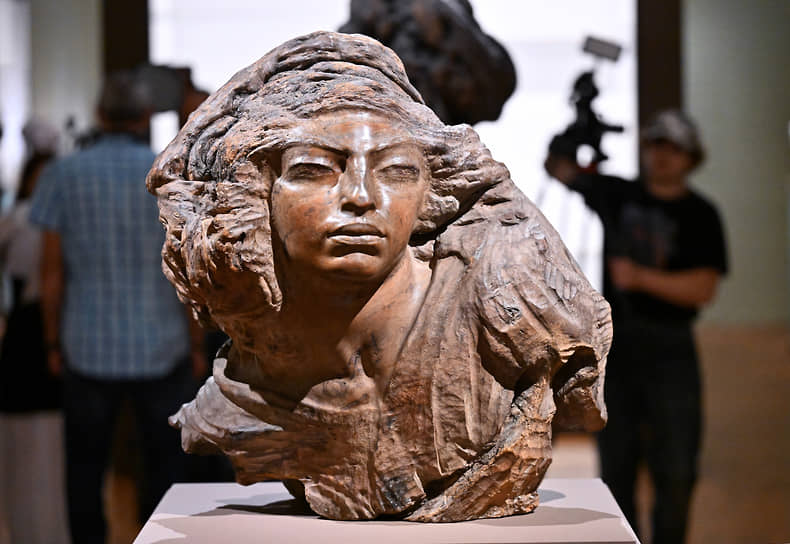 На выставке «Степан Эрьзя. Мифология  скульптуры» в Новой Третьяковке на Крымском валу 