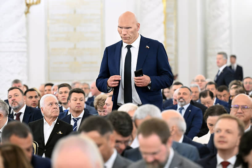 Николай Валуев всегда выше всех на три головы