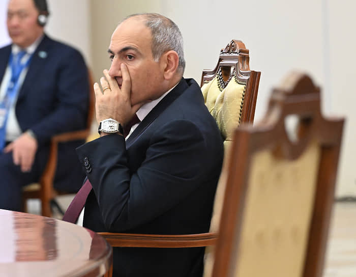 Премьер Армении Никол Пашинян все еще раздумывает над вопросом Москвы, «в какую сторону армяне хотят идти» — в ЕС или ЕАЭС