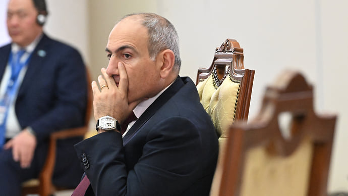Армения не встала с двух стульев