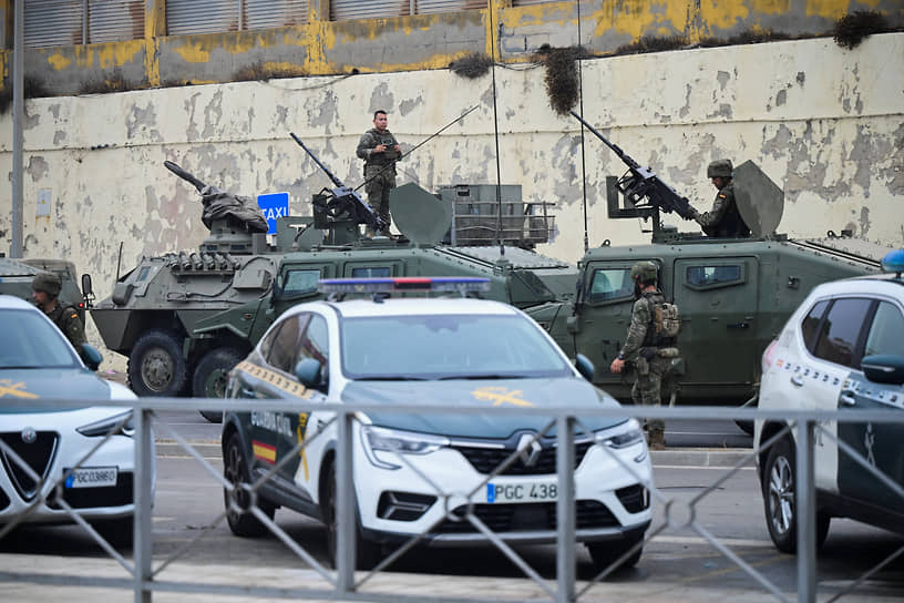 Испанские военные и полицейские на границе с Марокко 