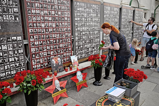 Среди участников акции было много женщин, их близкие воевали в составе ЧВК «Вагнер» задолго до начала СВО