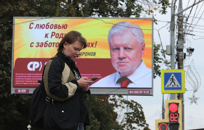 Лидера «Справедливой России» Сергея Миронова, приостановившего участие в выборной кампании из-за травмы, избиратели пока смогут увидеть только на агитплакатах 