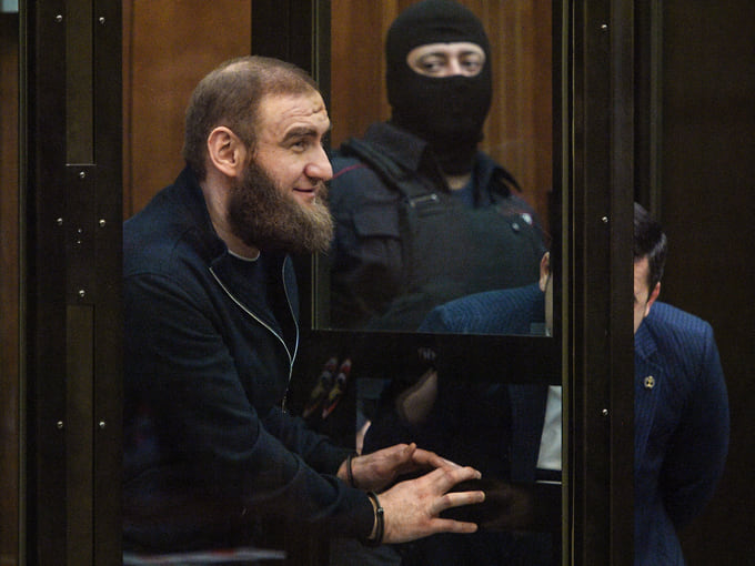 Суд рассмотрит иски экс-сенатора Рауфа Арашукова к колонии «Черный дельфин»
