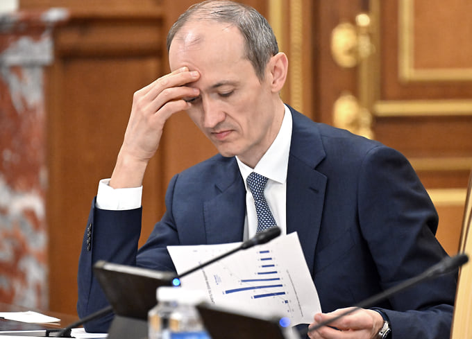 Вчитавшись в формы отчетности, запрашиваемые у регионов, в правительстве нашли в них много лишнего (на фото — вице-премьер Дмитрий Григоренко) 