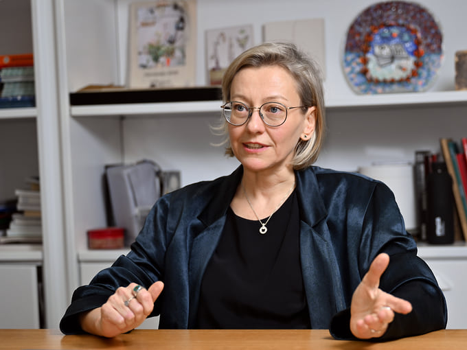 «Это отсылка к нашей бесконечной завороженности собой»
