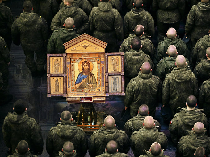 Служивые тоже служащие