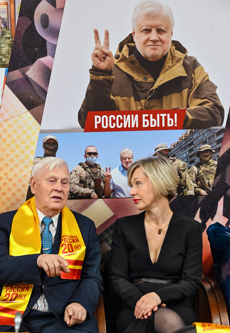 Сергей Миронов наблюдал за юбилеем собственной партии с плаката