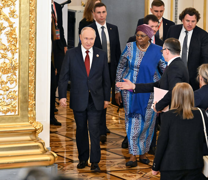 Владимир Путин поздравил именинницу — президента Намибии