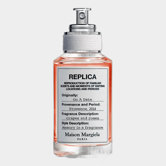 Maison Margiela, парфюмерная вода Replica On A Date. Ноты: черная смородина, роза, пачули 