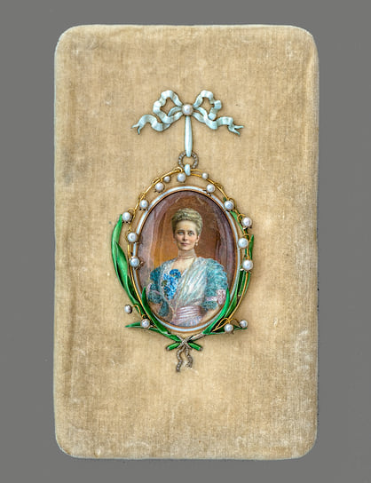 Камнерезная миниатюра «Ландыши» 1900 года 