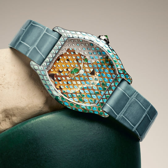 Часы Panthere Metiers dArt Tortue, белое золото, эмаль, цавориты, оникс, Cartier 
